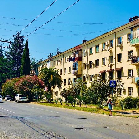 Квартира 1-Комнатная - До Моря 2 Мин - В Центре Сухум Экстерьер фото